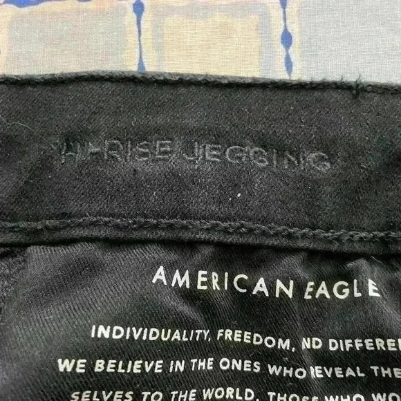 Women’s American Eagle jeans - Picture 6 of 7